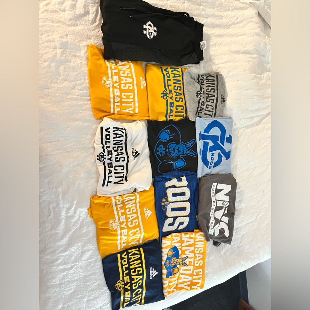 Umkc volleyball clothing lot